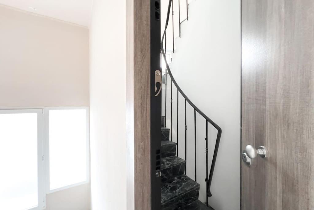 Spacious Penthouse Near Downtown เอเธนส์ ภายนอก รูปภาพ